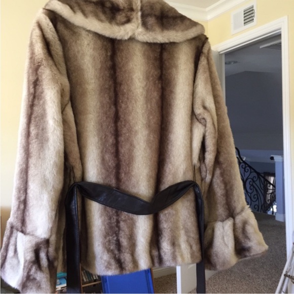 Beautiful faux winter coat - Picture 4 of 4